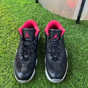 💥 Jordan 11 Retro Low IE
Bred (2021)